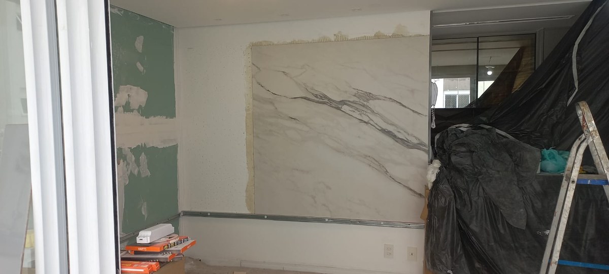 Antes: Parede em Drywall e Alvenaria em Obra